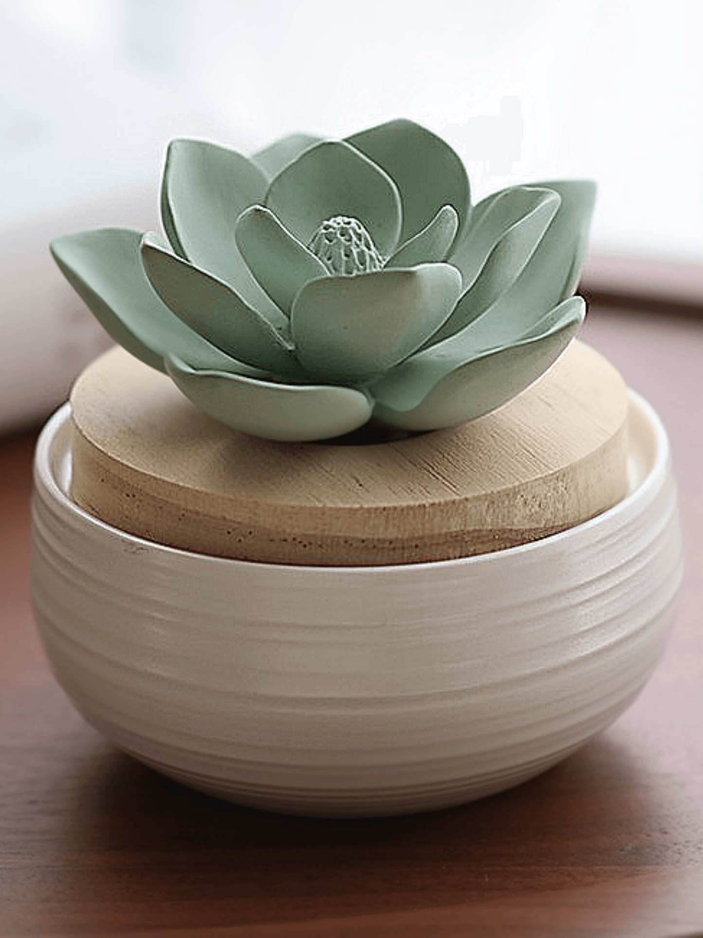 Porcelain Lotus Diffuser Insightful Purity- Tea Leaf & Bergamot by Chando