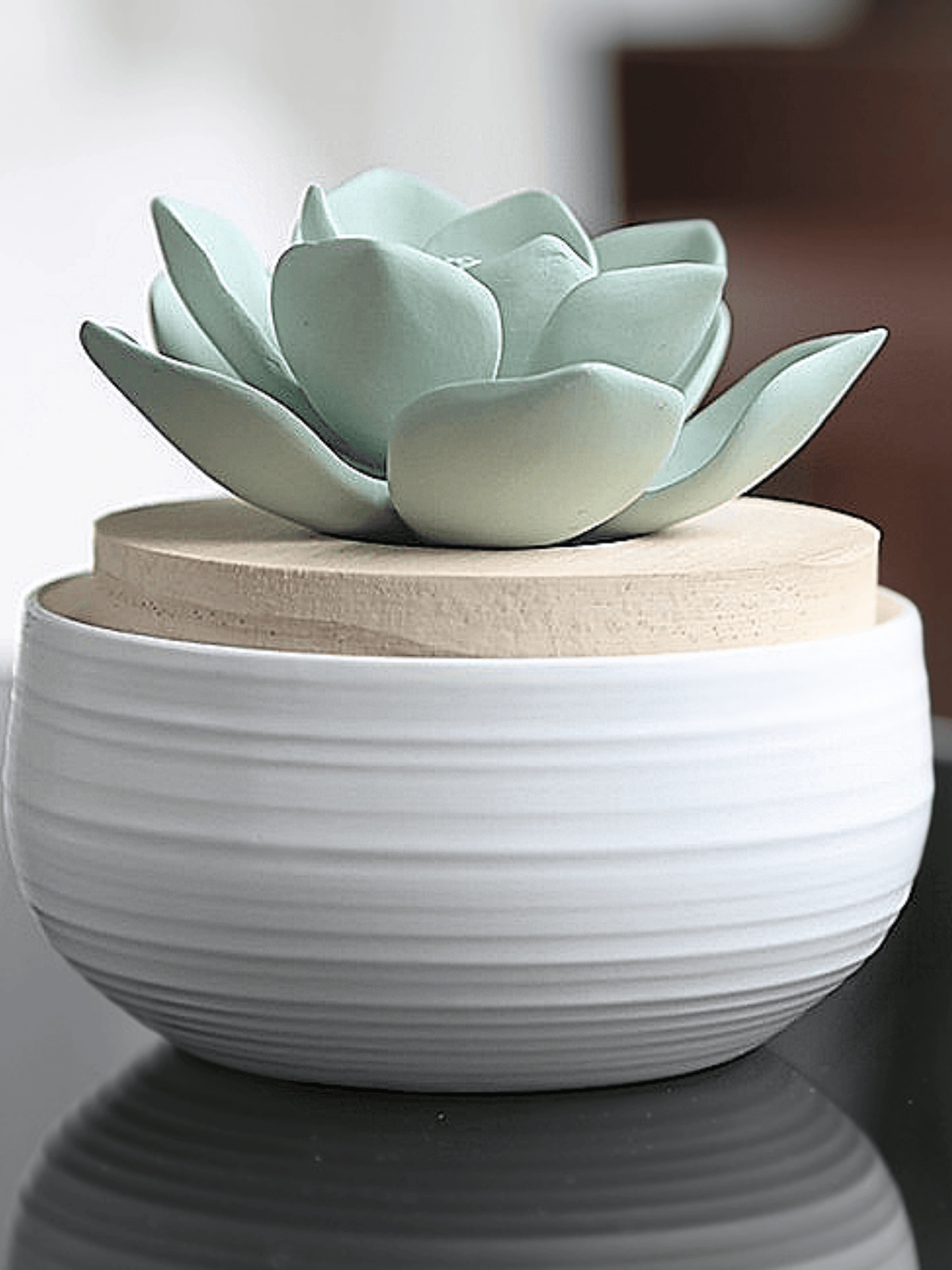 Porcelain Lotus Diffuser Insightful Purity- Tea Leaf & Bergamot by Chando