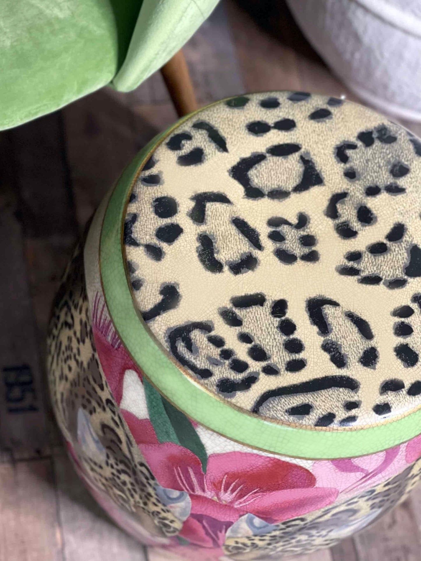 Porcelain Stool/Side Table Isla Jaguar by C.A.M
