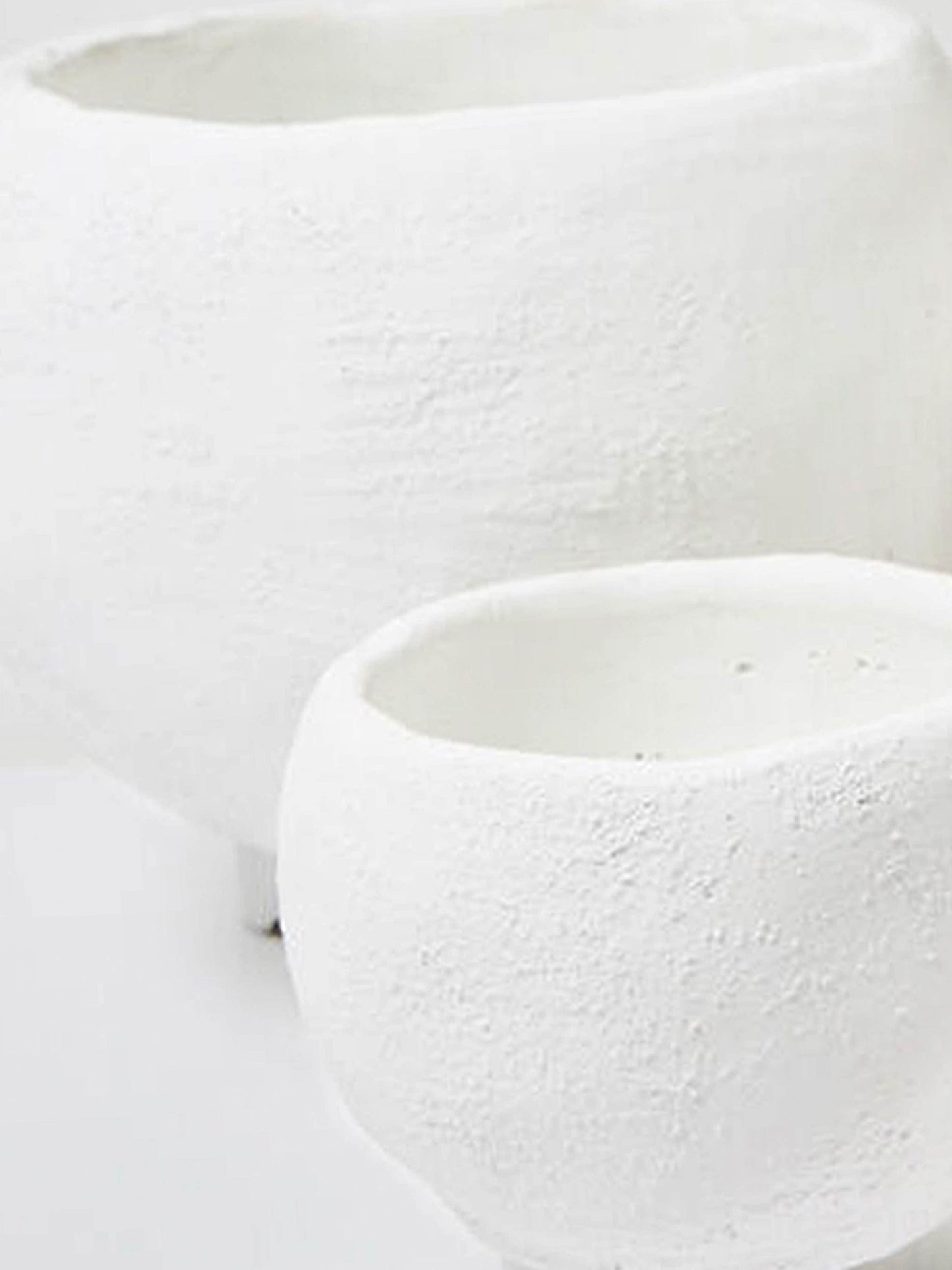 Niro Short Textured White Dome Pot with Standing Legs – Large