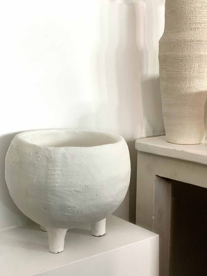 Niro Short White Dome Pot with Standing Legs