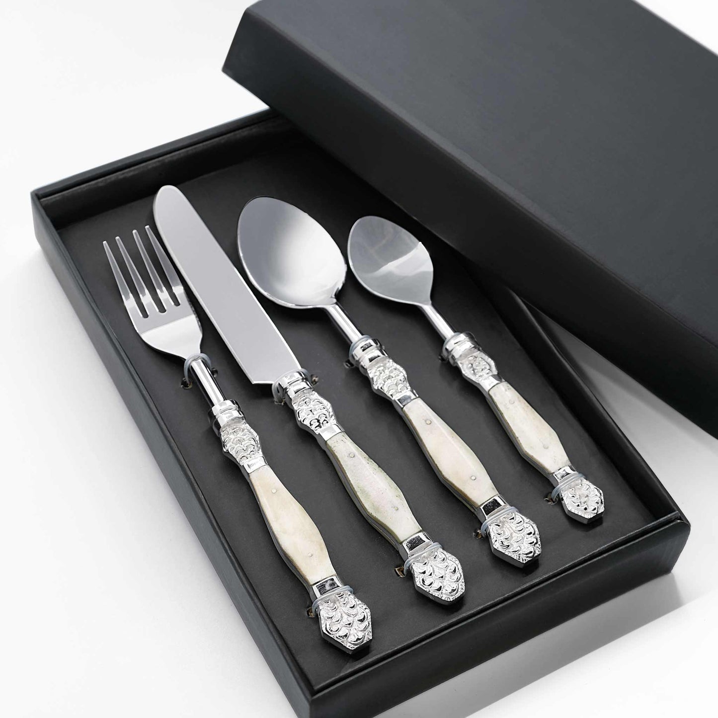 ZA Collective 4 Piece Ivory Cutlery Set
